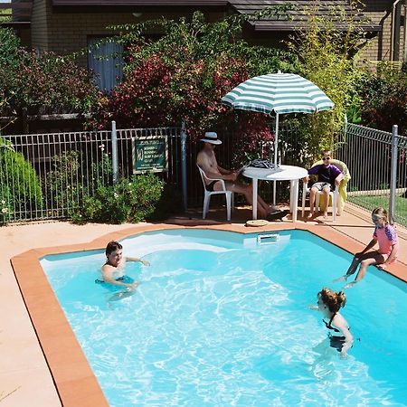 Sandpiper Holiday Apartments Лейкс Ентранс Екстериор снимка