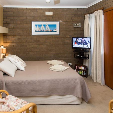 Sandpiper Holiday Apartments Лейкс Ентранс Екстериор снимка