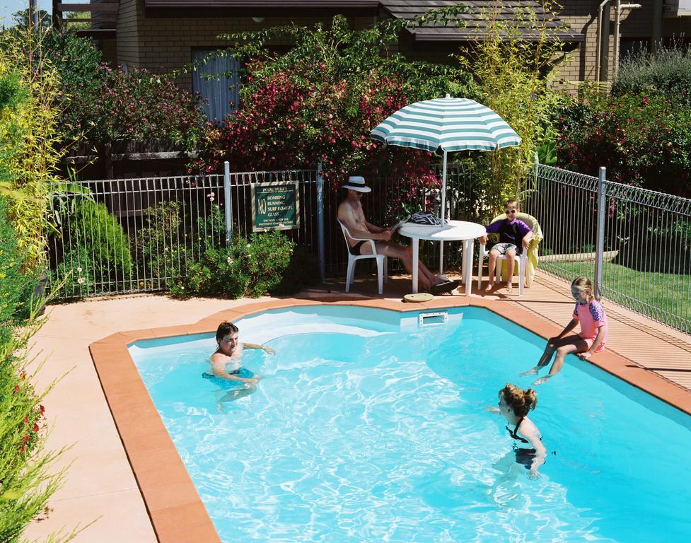 Sandpiper Holiday Apartments Лейкс Ентранс Екстериор снимка