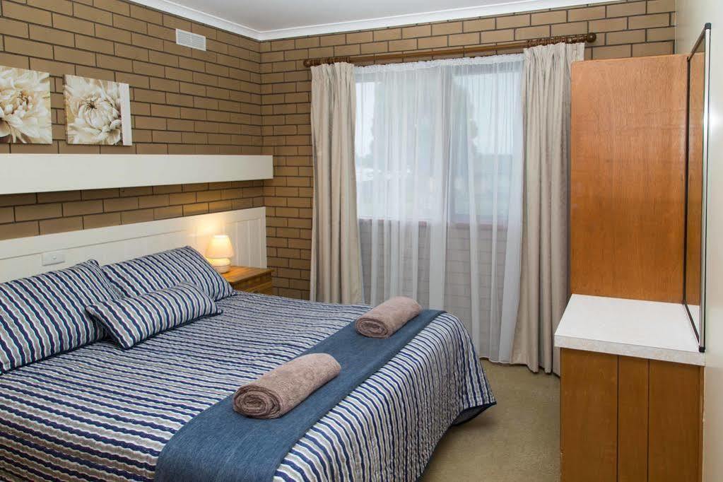Sandpiper Holiday Apartments Лейкс Ентранс Екстериор снимка