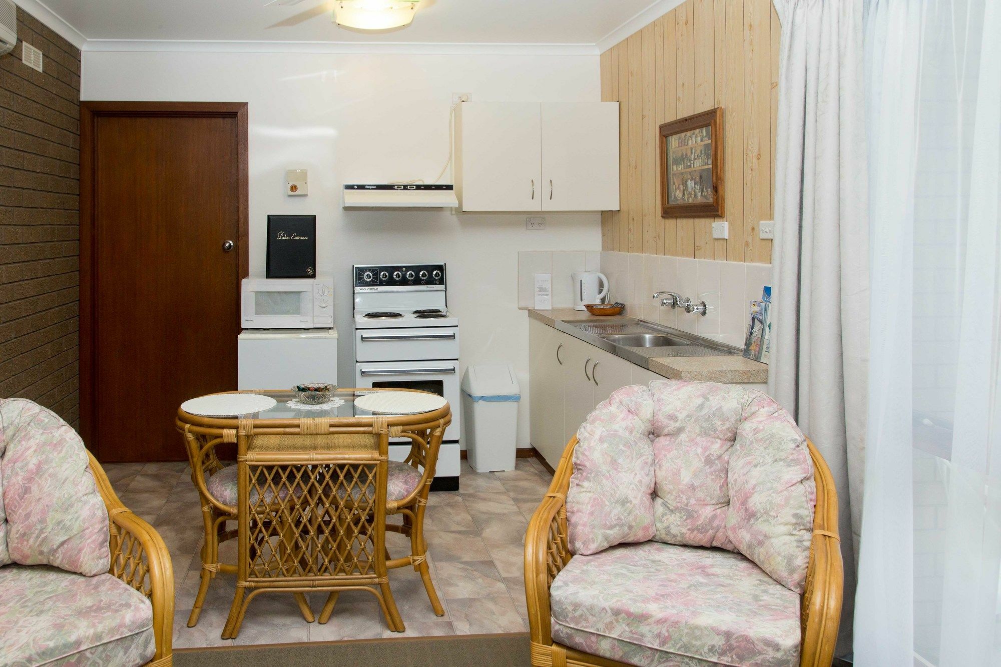 Sandpiper Holiday Apartments Лейкс Ентранс Екстериор снимка