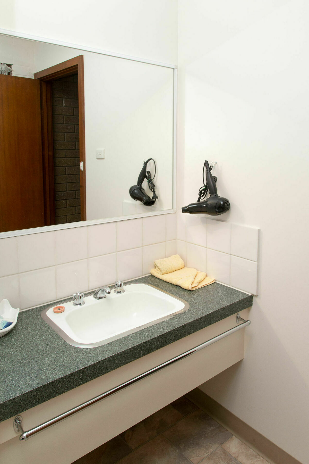 Sandpiper Holiday Apartments Лейкс Ентранс Екстериор снимка