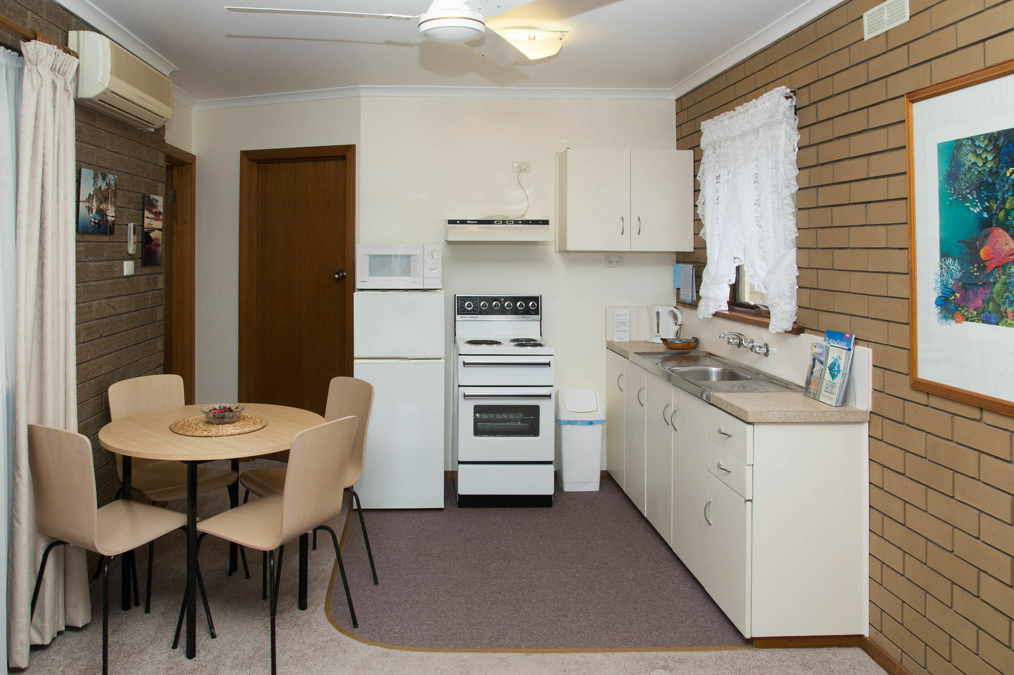 Sandpiper Holiday Apartments Лейкс Ентранс Екстериор снимка