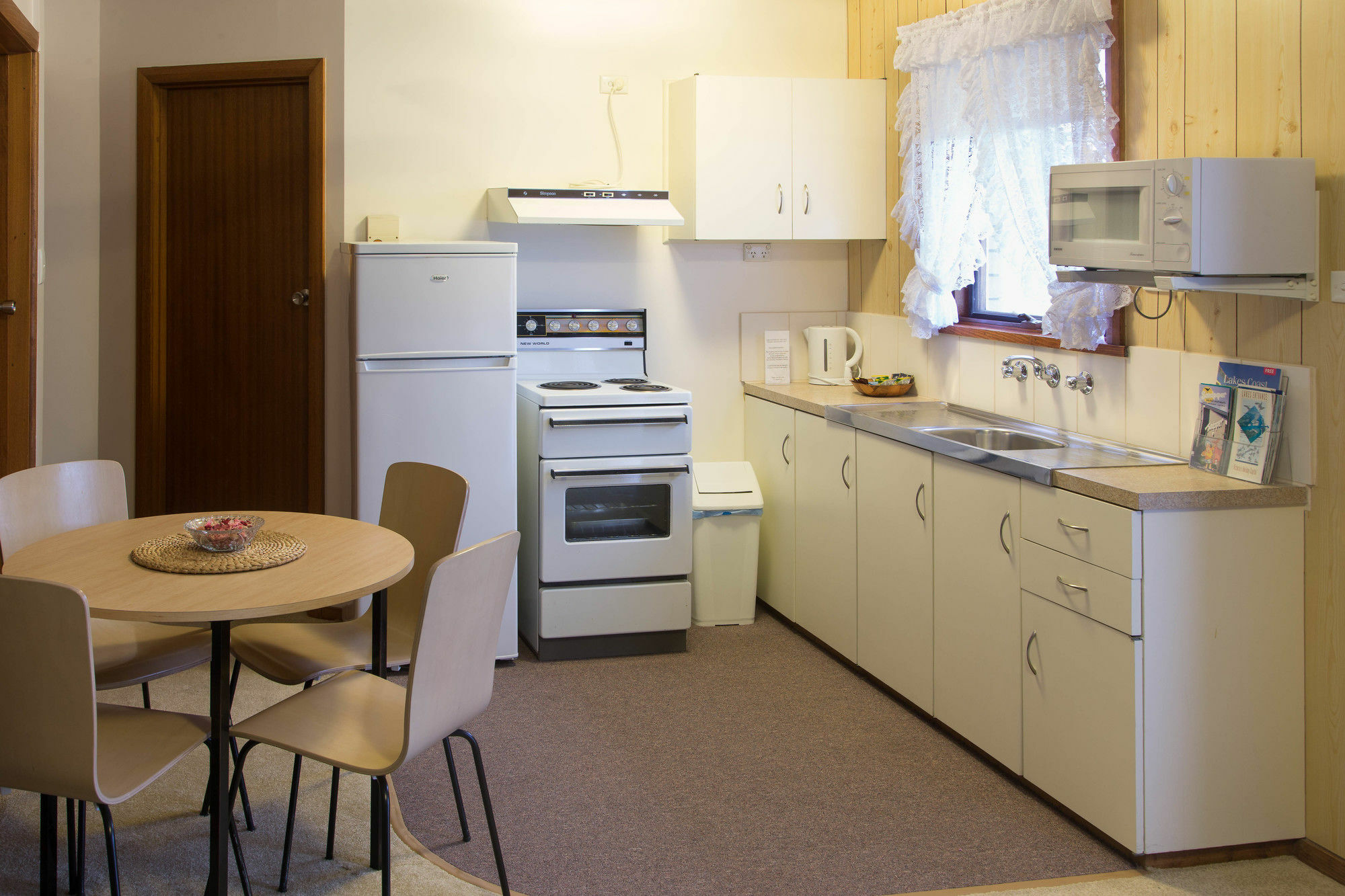 Sandpiper Holiday Apartments Лейкс Ентранс Екстериор снимка
